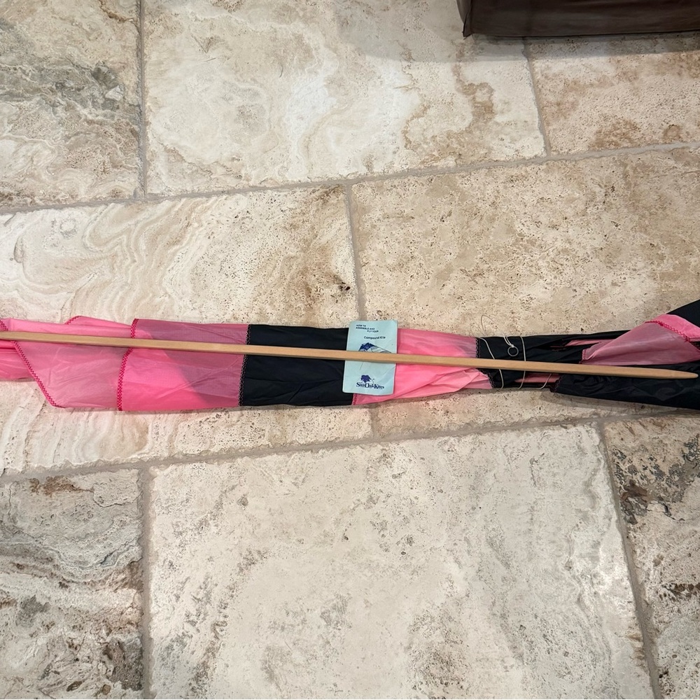 Classic pink and black delta conyne kite - Picture 10 of 11